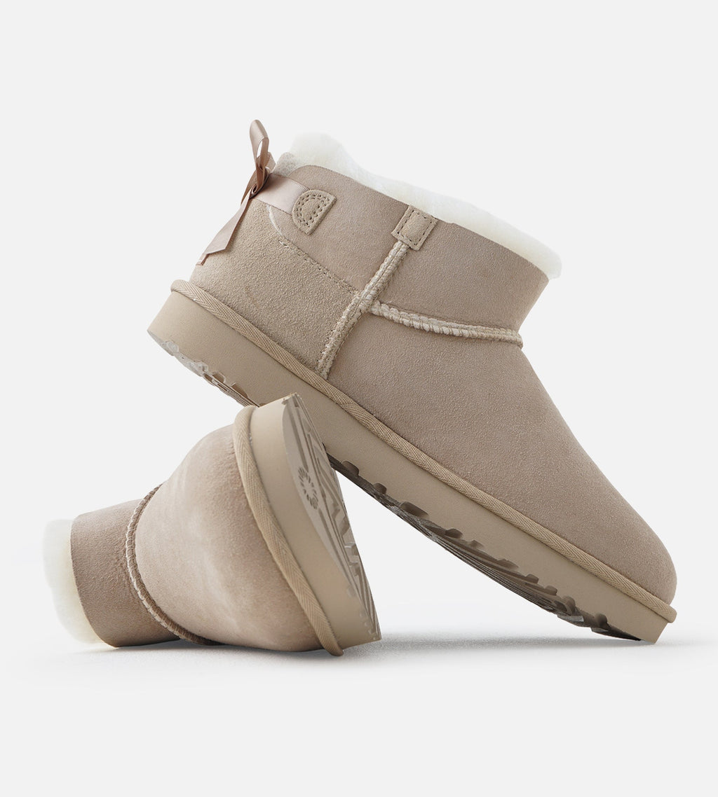 UGG W Ultra Mini Bailey Bow Sand