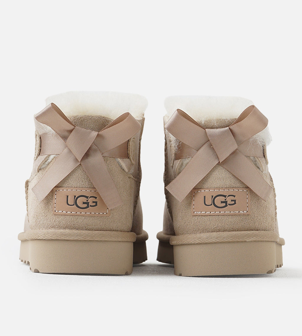 UGG W Ultra Mini Bailey Bow Sand