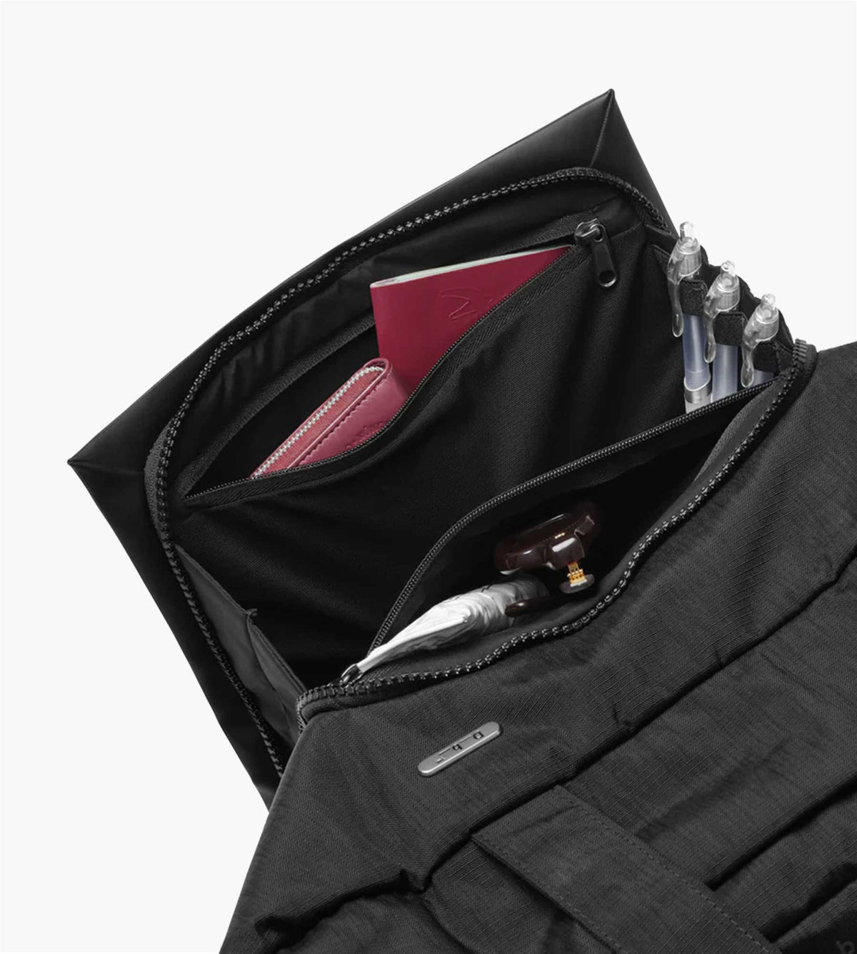 D__b__™ Entour Tote 22L Black Out